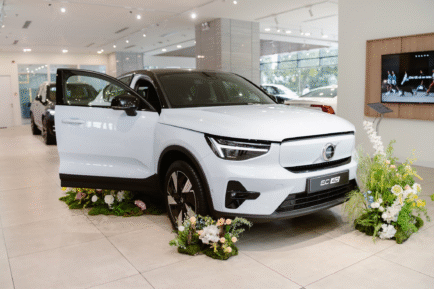 Volvo EC40 : Đầu xe