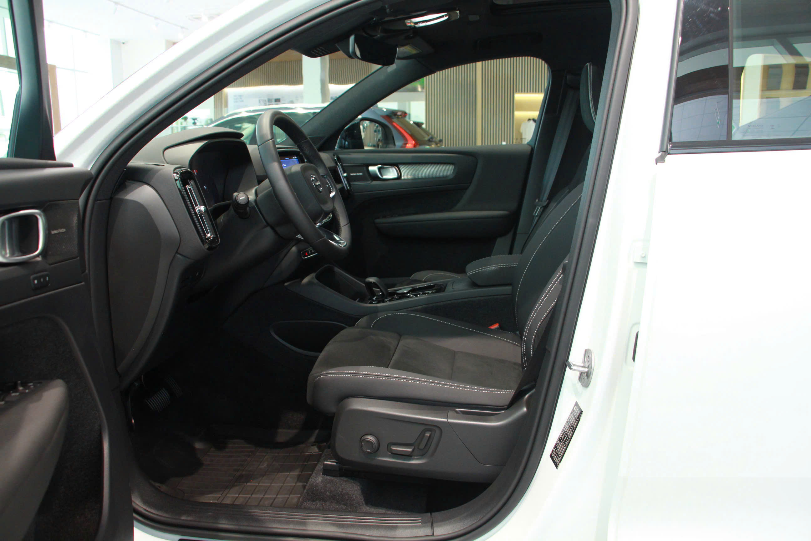 Volvo XC40 Ultra - Ảnh 8